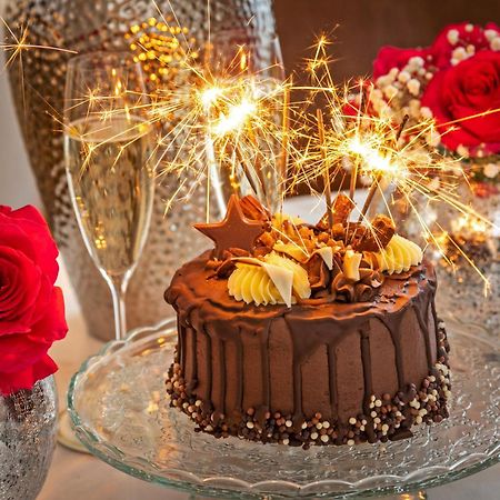 Вилла The Nestle House Винчестер Номер фото