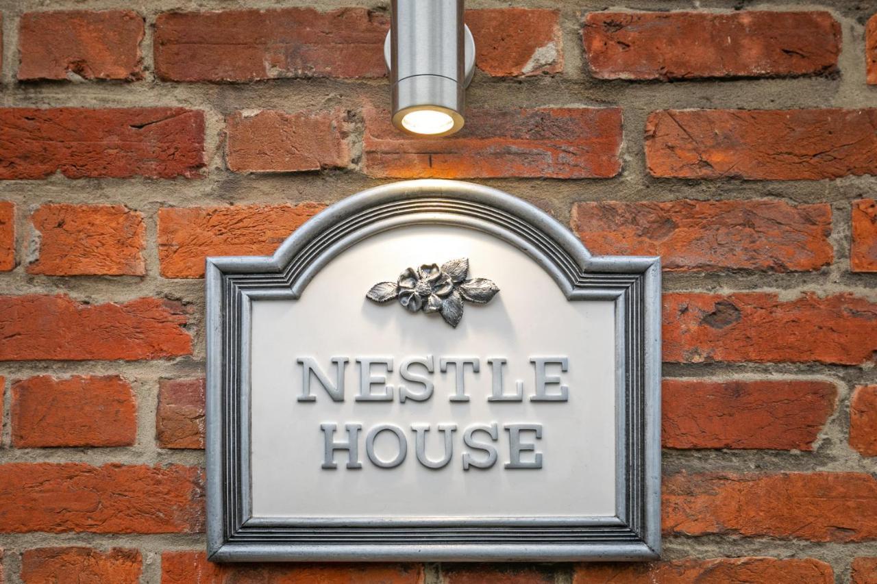 Вилла The Nestle House Винчестер Экстерьер фото